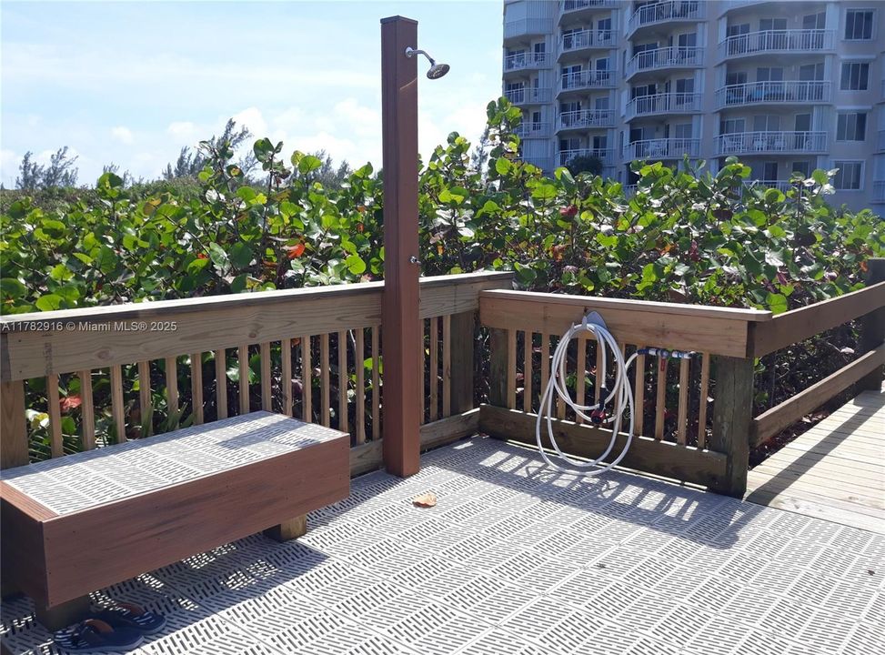 For Rent: $2,925 (2 beds, 2 baths, 1405 Square Feet)