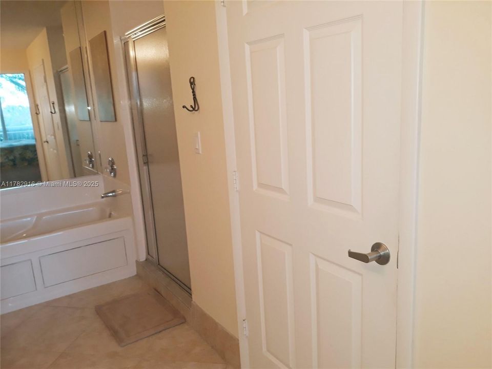 For Rent: $2,925 (2 beds, 2 baths, 1405 Square Feet)