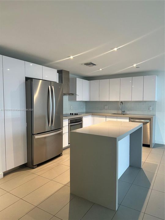 待售: $440,000 (1 贝兹, 1 浴室, 752 平方英尺)