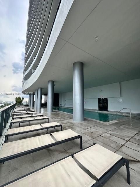 待售: $440,000 (1 贝兹, 1 浴室, 752 平方英尺)