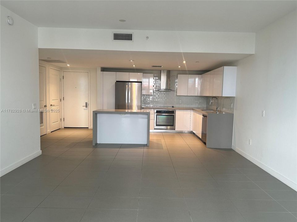 待售: $440,000 (1 贝兹, 1 浴室, 752 平方英尺)