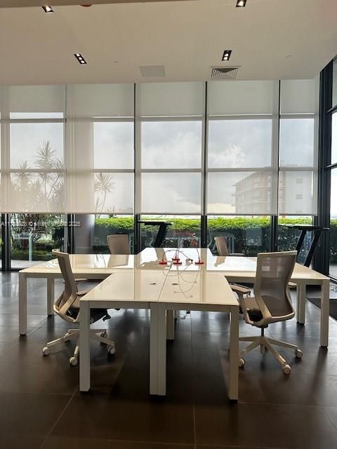 待售: $440,000 (1 贝兹, 1 浴室, 752 平方英尺)