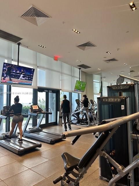 待售: $440,000 (1 贝兹, 1 浴室, 752 平方英尺)