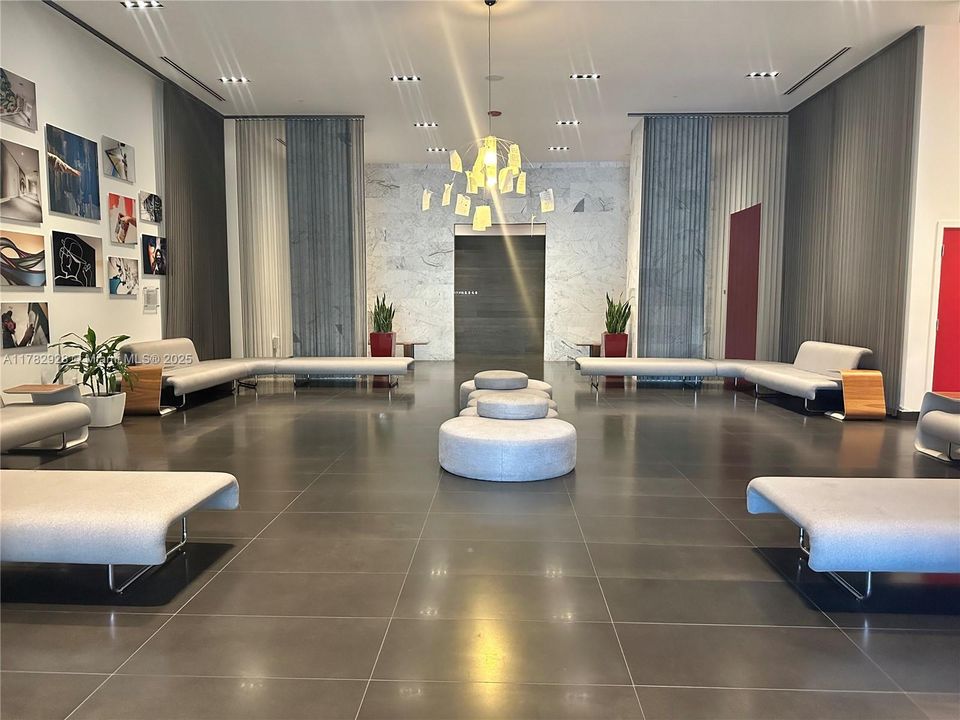 待售: $440,000 (1 贝兹, 1 浴室, 752 平方英尺)