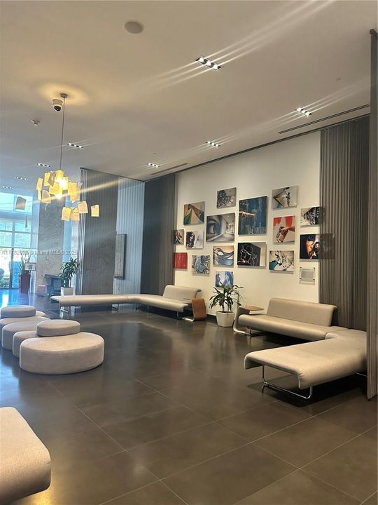 待售: $440,000 (1 贝兹, 1 浴室, 752 平方英尺)