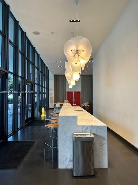 待售: $440,000 (1 贝兹, 1 浴室, 752 平方英尺)