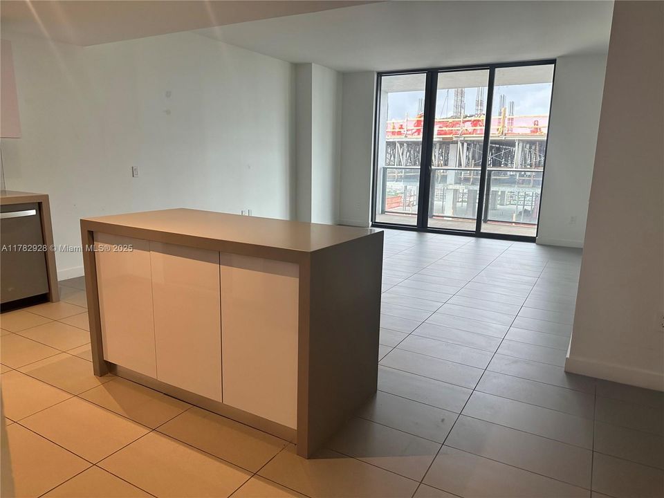 待售: $440,000 (1 贝兹, 1 浴室, 752 平方英尺)