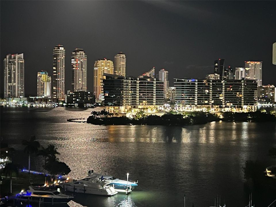 Recently Rented: $7,200 (3 beds, 3 baths, 2497 Square Feet)