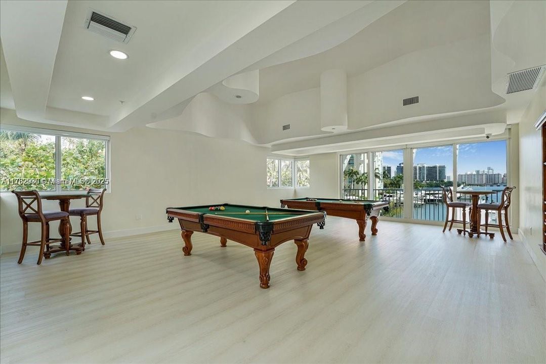 Recently Rented: $7,200 (3 beds, 3 baths, 2497 Square Feet)