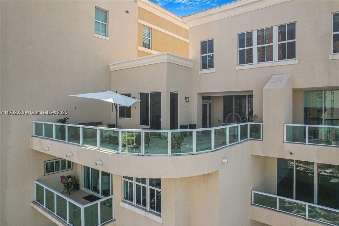 Recently Rented: $7,200 (3 beds, 3 baths, 2497 Square Feet)