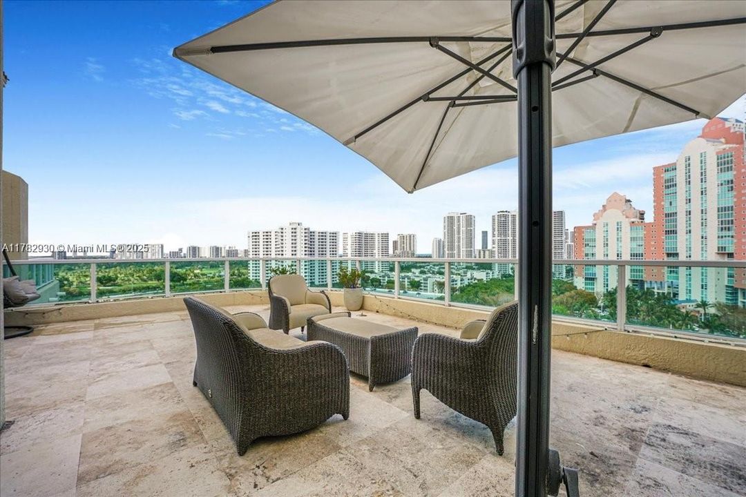 Recently Rented: $7,200 (3 beds, 3 baths, 2497 Square Feet)