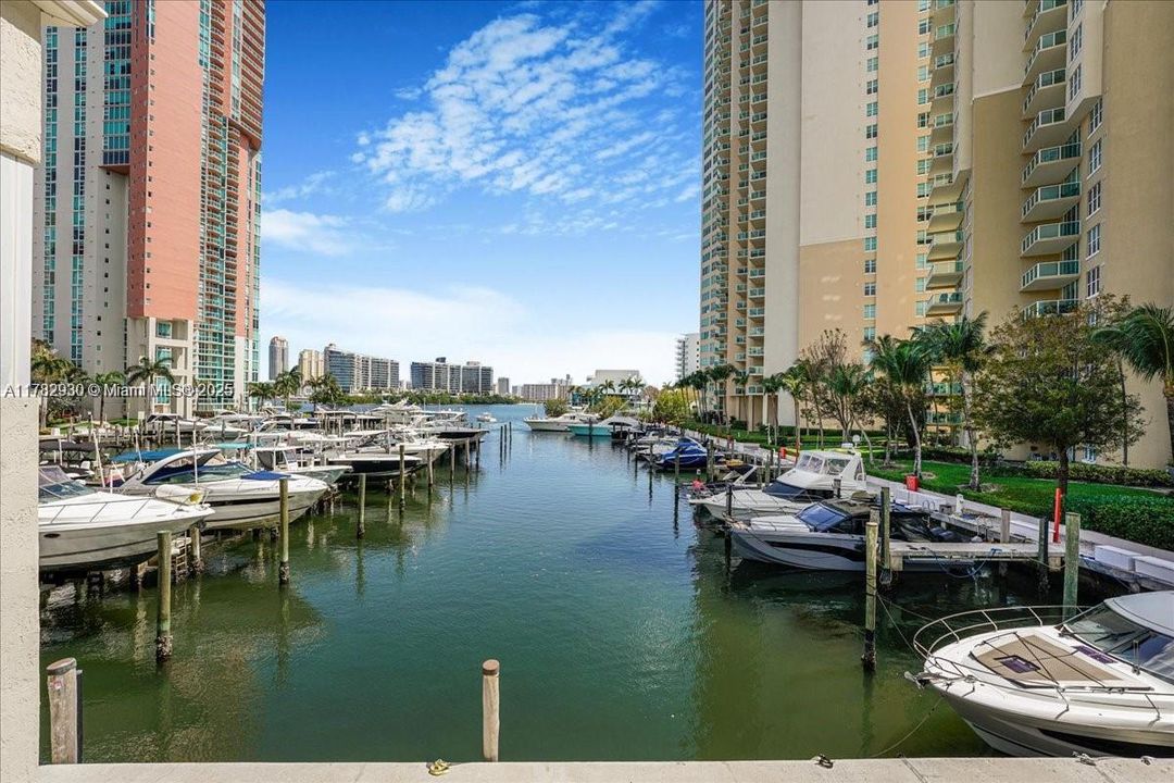 Recently Rented: $7,200 (3 beds, 3 baths, 2497 Square Feet)