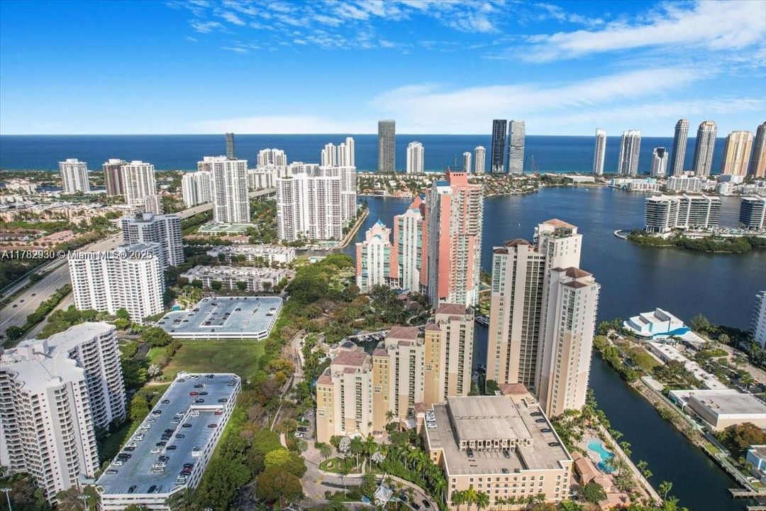 Recently Rented: $7,200 (3 beds, 3 baths, 2497 Square Feet)