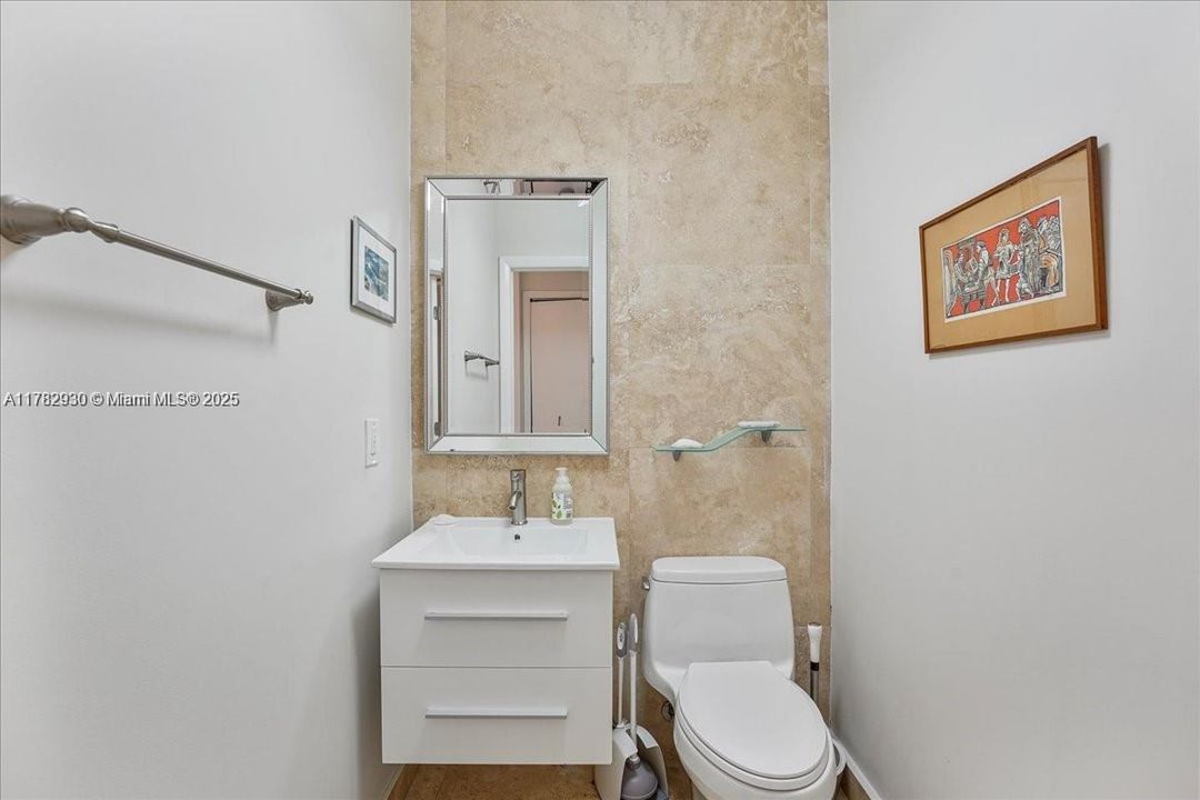 Recently Rented: $7,200 (3 beds, 3 baths, 2497 Square Feet)