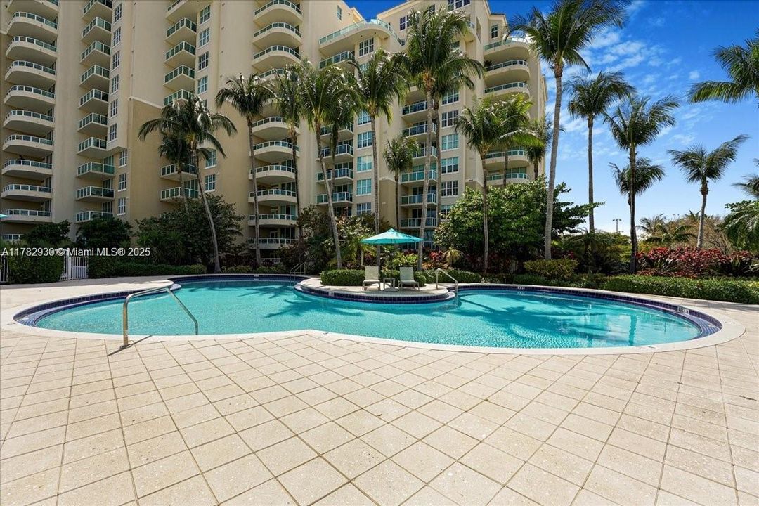 Recently Rented: $7,200 (3 beds, 3 baths, 2497 Square Feet)