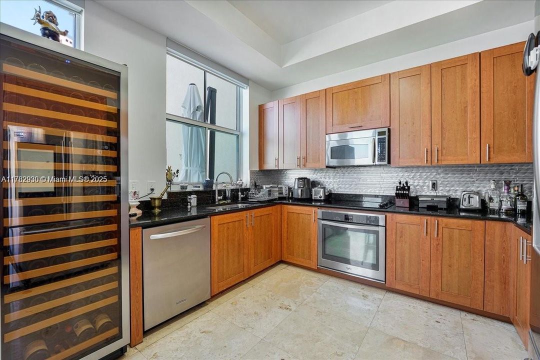 Recently Rented: $7,200 (3 beds, 3 baths, 2497 Square Feet)