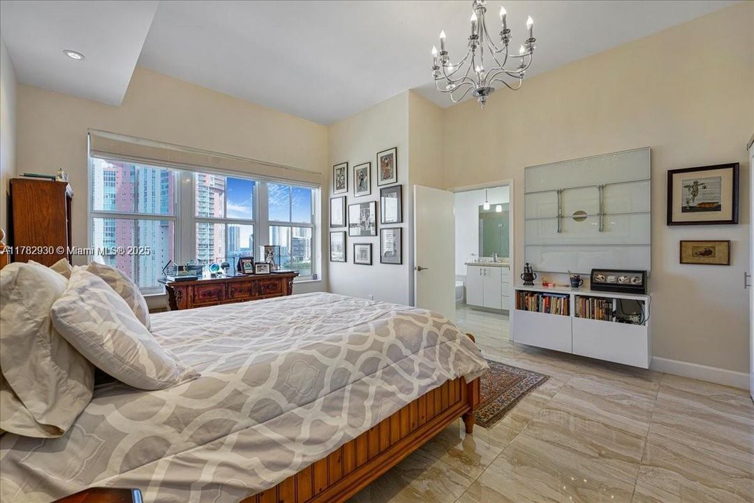 Recently Rented: $7,200 (3 beds, 3 baths, 2497 Square Feet)