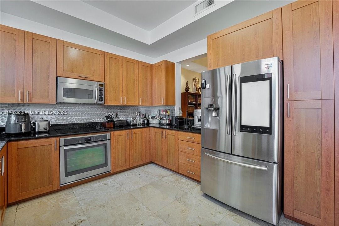 Recently Rented: $7,200 (3 beds, 3 baths, 2497 Square Feet)