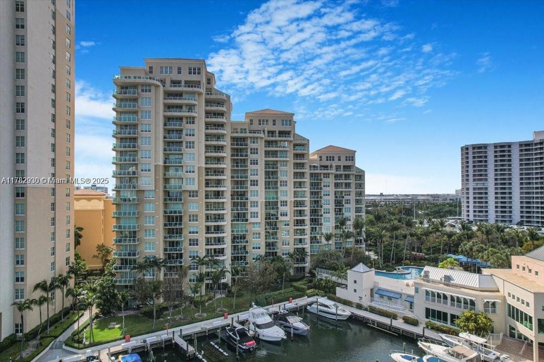 Recently Rented: $7,200 (3 beds, 3 baths, 2497 Square Feet)