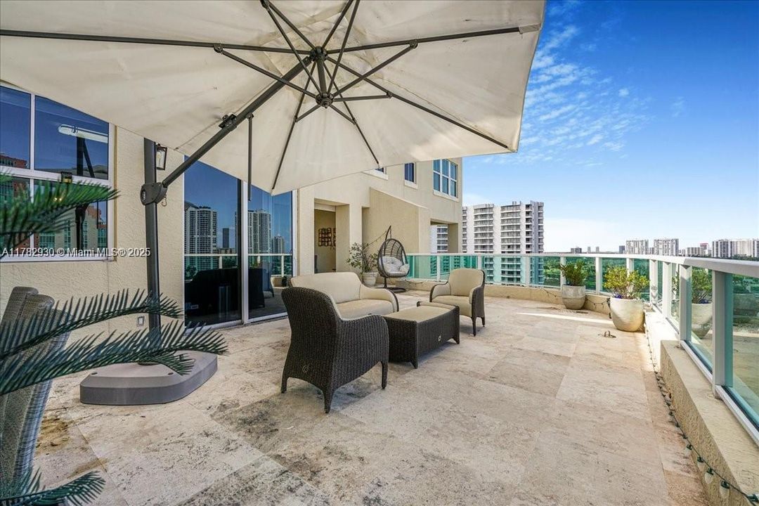 Recently Rented: $7,200 (3 beds, 3 baths, 2497 Square Feet)