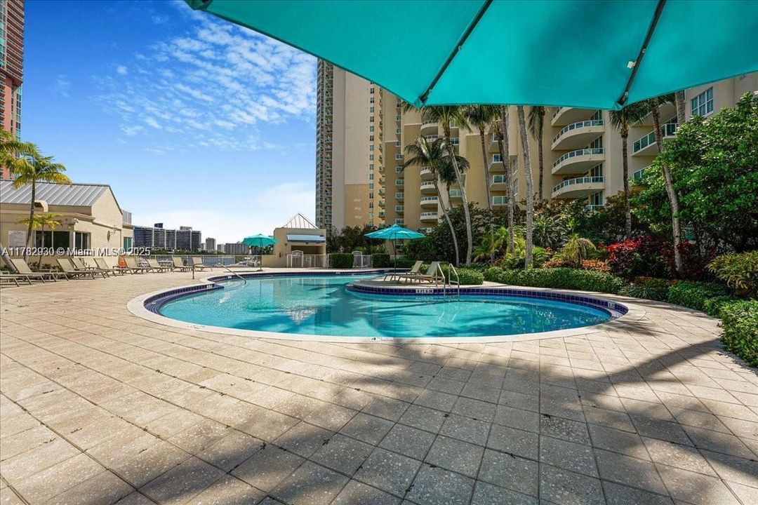 Recently Rented: $7,200 (3 beds, 3 baths, 2497 Square Feet)