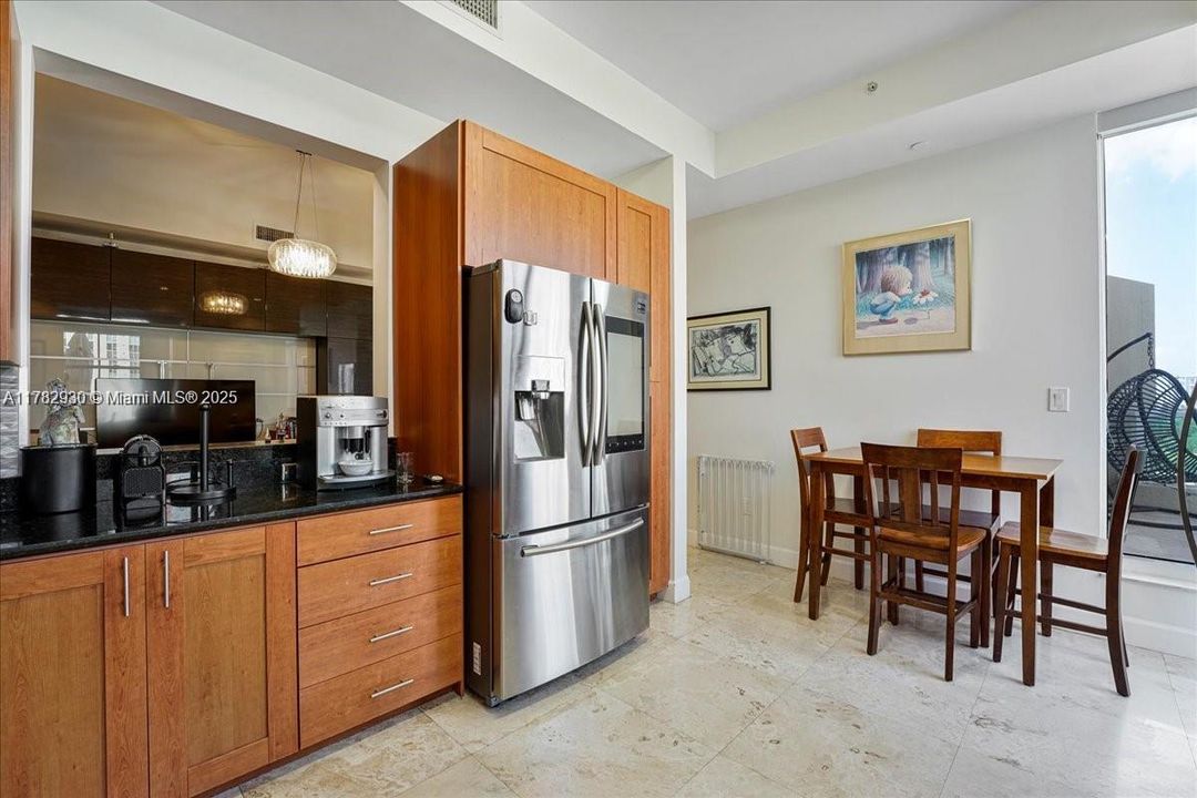 Recently Rented: $7,200 (3 beds, 3 baths, 2497 Square Feet)