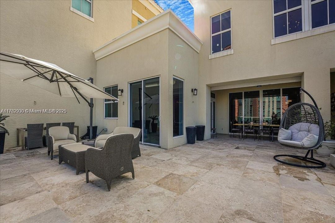 Recently Rented: $7,200 (3 beds, 3 baths, 2497 Square Feet)