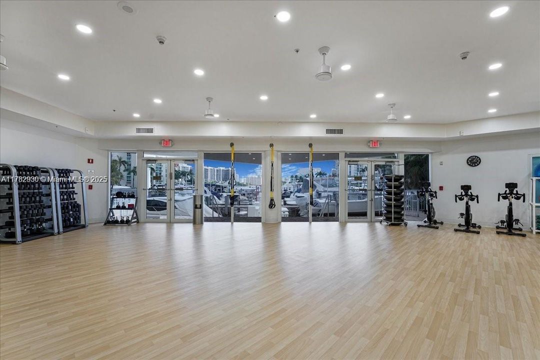 Recently Rented: $7,200 (3 beds, 3 baths, 2497 Square Feet)