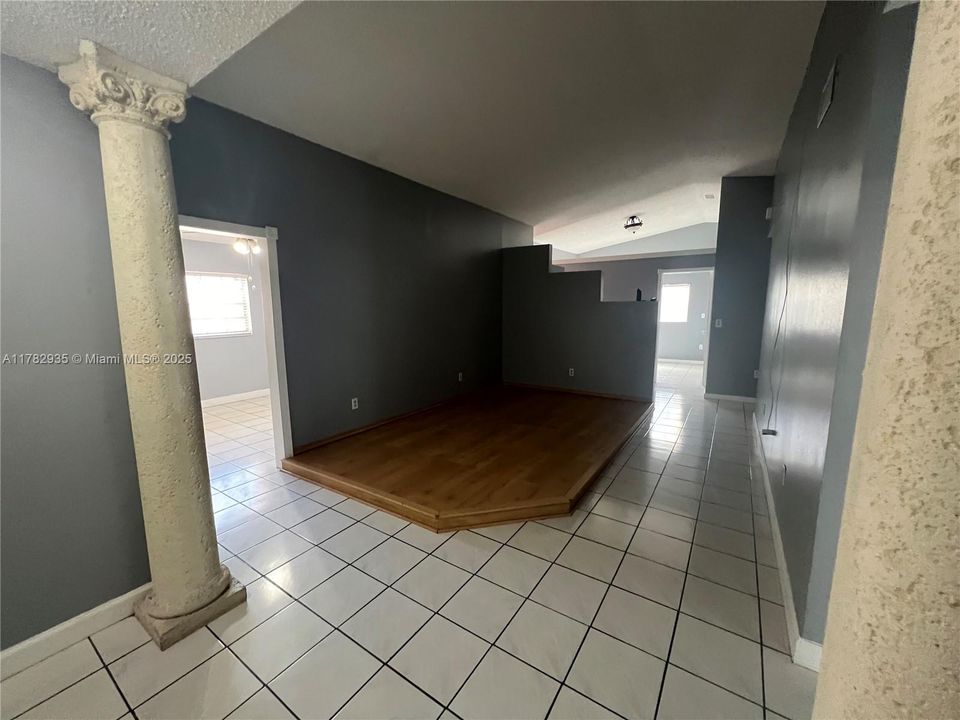 Recently Sold: $595,000 (3 beds, 2 baths, 1363 Square Feet)