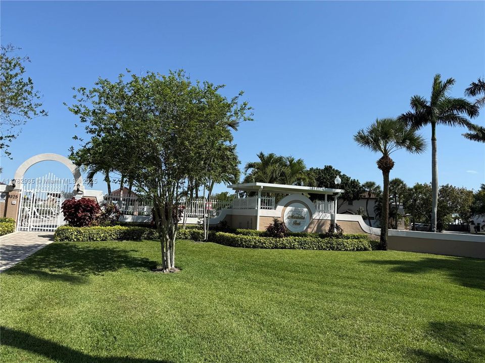 Recently Sold: $595,000 (3 beds, 2 baths, 1363 Square Feet)