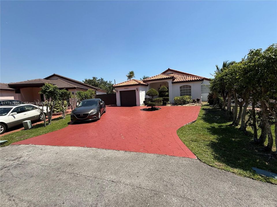 Recently Sold: $595,000 (3 beds, 2 baths, 1363 Square Feet)