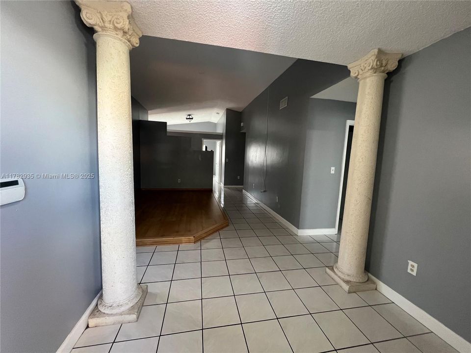 Recently Sold: $595,000 (3 beds, 2 baths, 1363 Square Feet)