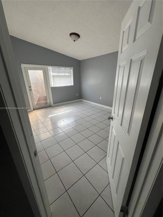 Recently Sold: $595,000 (3 beds, 2 baths, 1363 Square Feet)