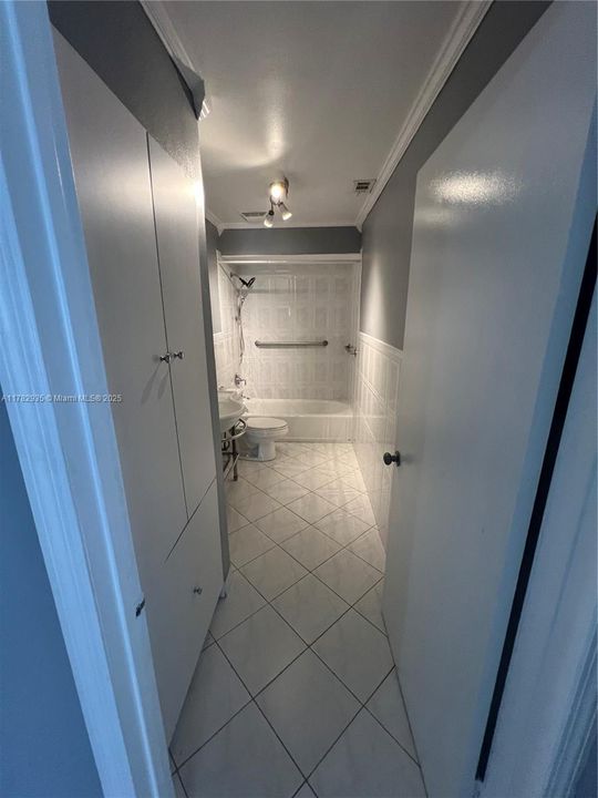 Recently Sold: $595,000 (3 beds, 2 baths, 1363 Square Feet)