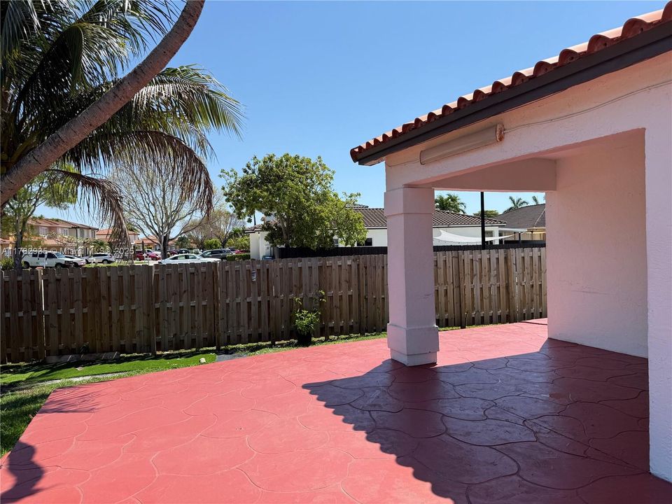 Recently Sold: $595,000 (3 beds, 2 baths, 1363 Square Feet)