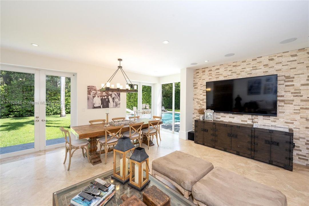 待售: $11,000,000 (6 贝兹, 6 浴室, 5826 平方英尺)