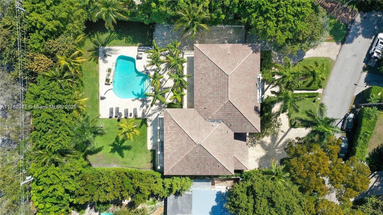 待售: $11,000,000 (6 贝兹, 6 浴室, 5826 平方英尺)