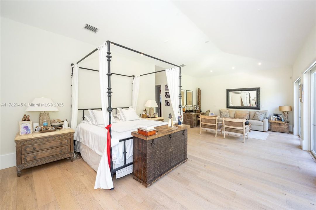 待售: $11,000,000 (6 贝兹, 6 浴室, 5826 平方英尺)