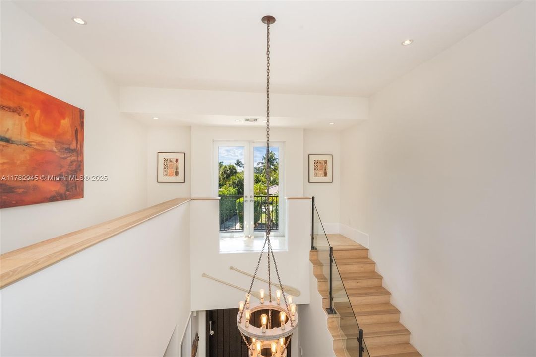 待售: $11,000,000 (6 贝兹, 6 浴室, 5826 平方英尺)