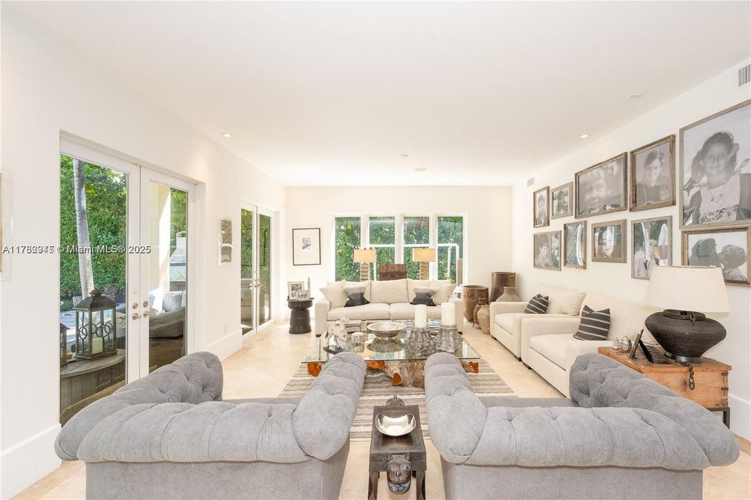 待售: $11,000,000 (6 贝兹, 6 浴室, 5826 平方英尺)