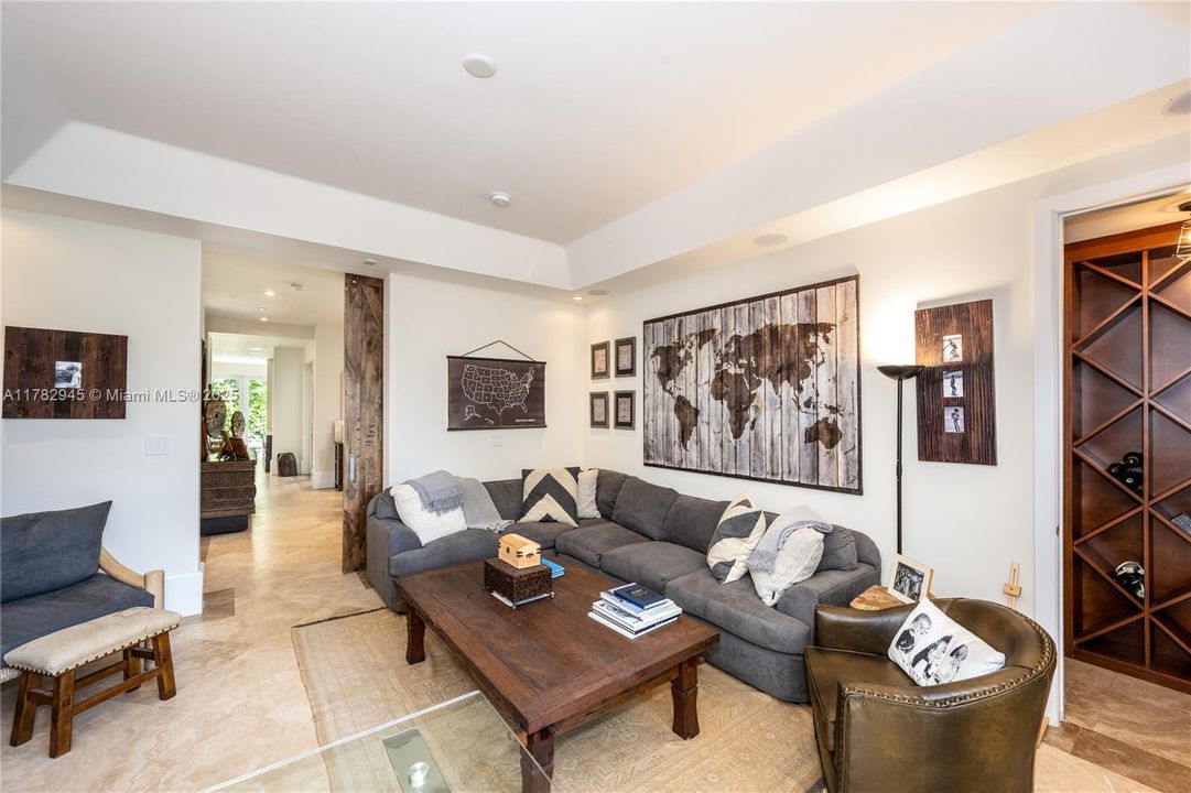 待售: $11,000,000 (6 贝兹, 6 浴室, 5826 平方英尺)