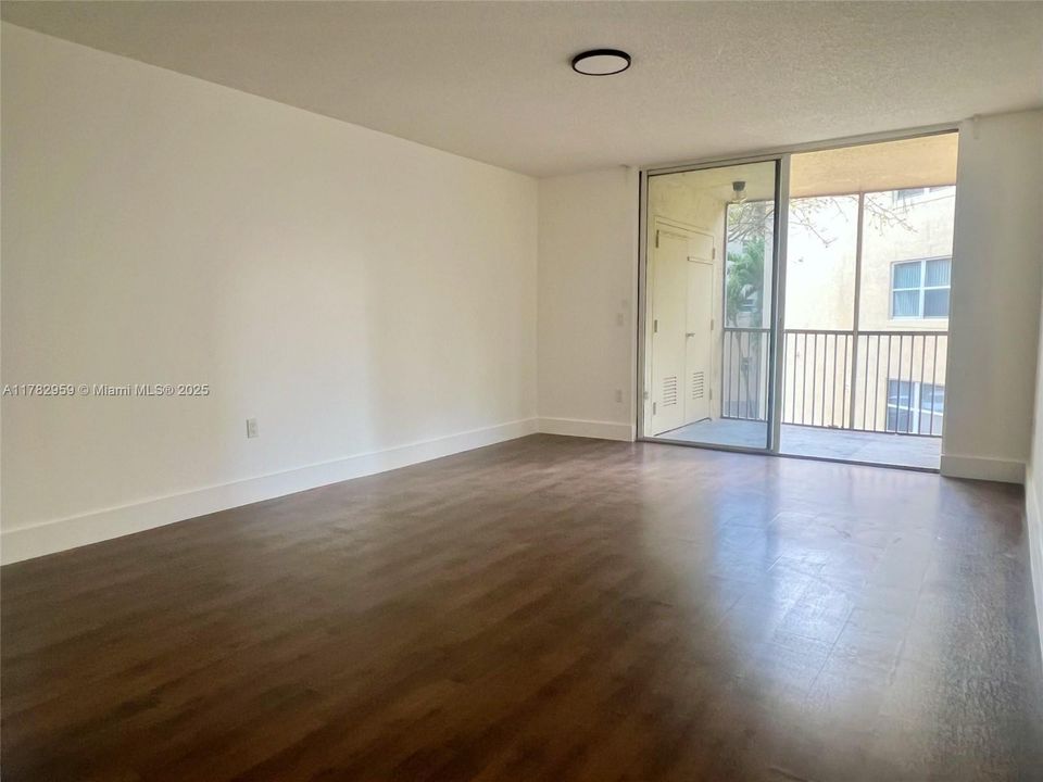 Recientemente alquilado: $2,500 (2 camas, 2 baños, 1197 Pies cuadrados)