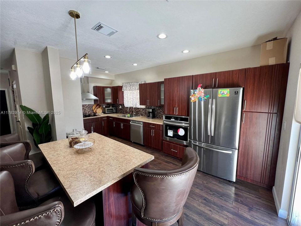 Vendido Recientemente: $420,000 (3 camas, 2 baños, 1690 Pies cuadrados)