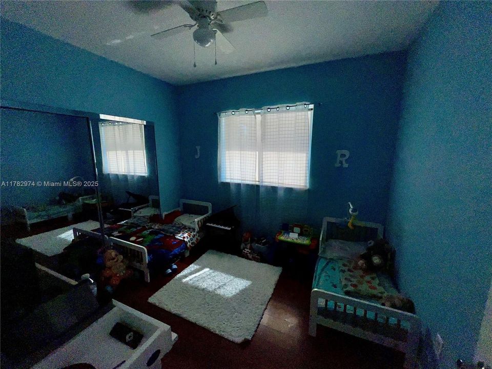 Vendido Recientemente: $420,000 (3 camas, 2 baños, 1690 Pies cuadrados)