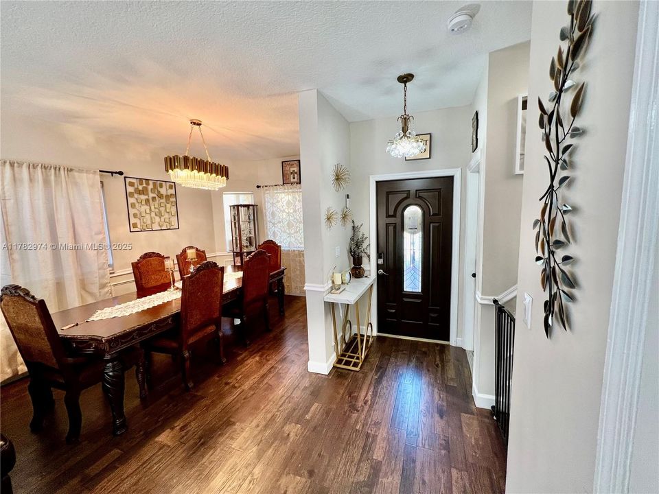 Vendido Recientemente: $420,000 (3 camas, 2 baños, 1690 Pies cuadrados)