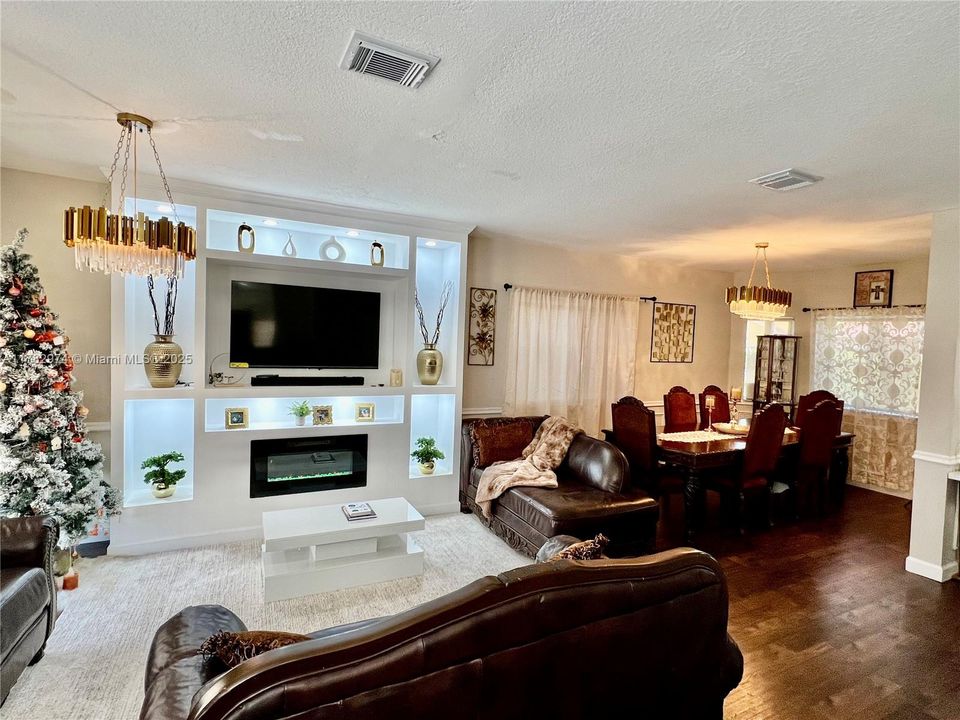 Vendido Recientemente: $420,000 (3 camas, 2 baños, 1690 Pies cuadrados)