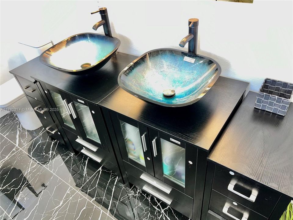 Vendido Recientemente: $420,000 (3 camas, 2 baños, 1690 Pies cuadrados)