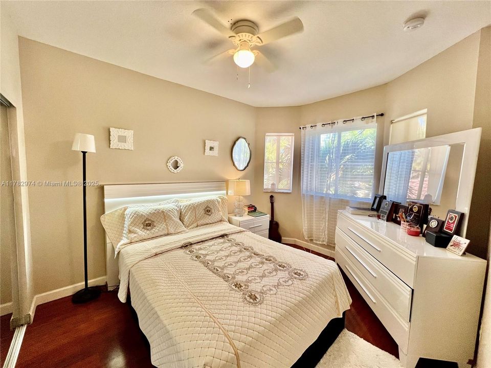 Vendido Recientemente: $420,000 (3 camas, 2 baños, 1690 Pies cuadrados)