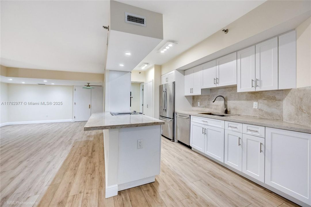 Vendido Recientemente: $735,000 (2 camas, 2 baños, 1410 Pies cuadrados)