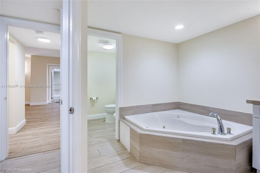 Vendido Recientemente: $735,000 (2 camas, 2 baños, 1410 Pies cuadrados)